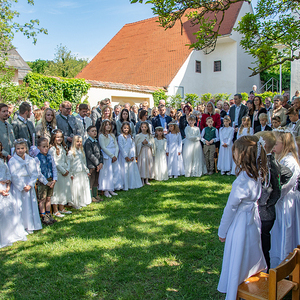 Bei strahlendem Sonnenschein - eine wunderschöne Erstkommunion