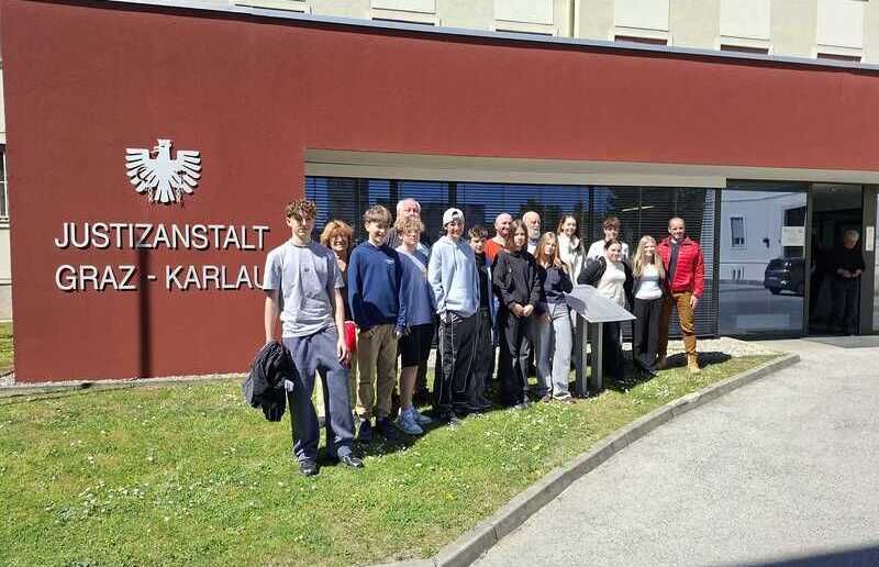 Firmlinge in der Justizanstalt Graz-Karlau: Wie schwer ist es Gefangene zu achten und lieben? / Brigitte Valentini Firmlinge in der Justizanstalt Graz-Karlau: Wie schwer ist es Gefangene zu achten und lieben?
